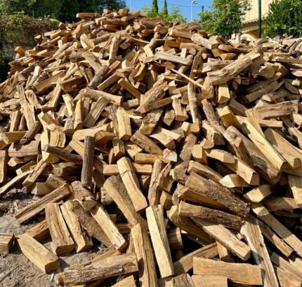 Volné palivové dřevo nařezané na délku 50 cm, 100% tvrdé dřevo